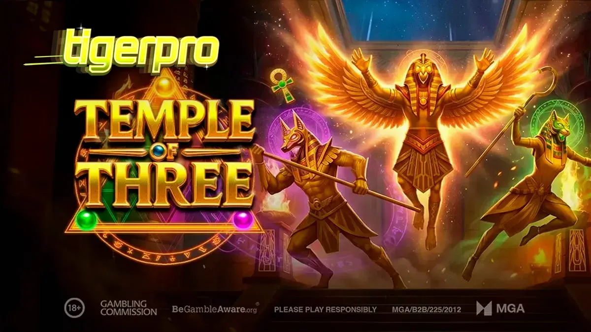 Tampilan visual slot Temple of Three dengan latar belakang kuil Mesir kuno